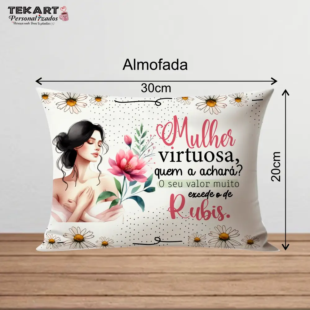 Almofada mulher virtuosa - Tekart Personalizados Almofada decorativa 20x30 com a mensagem inspiradora 'Mulher virtuosa, quem a achará? Seu valor muito excede ao de rubis.' Ideal para presentear mulheres fortes e admiradas, com acabamento suave e resistente.