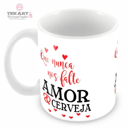 Caneca de cerâmica branca com estampa em preto da frase "Que nunca falte amor e cerveja". A caneca possui um design divertido e descontraído, ideal para os amantes de cerveja.