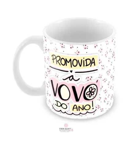 Caneca personalizada com a frase 'Promovida a vovó', ideal para celebrar o papel especial das avós