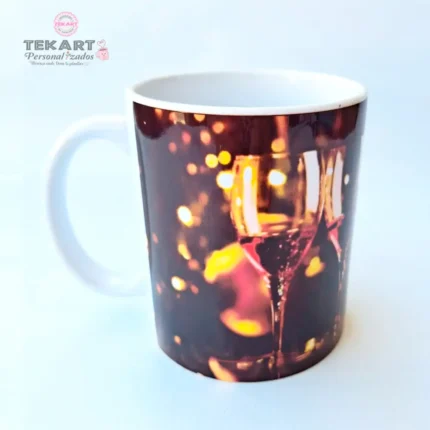 Caneca personalizada com imagem de Taça - vinho - vela: Ideal para presentear a quem você ama ou usar na noite de Natal ou em momentos especiais.