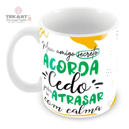 Caneca Amigo Oculto Divertido - Meu amigo secreto acorda cedo para se atrasar com calma