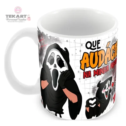 Caneca personalizada Amostradinho preta com design moderno e divertido, ideal para quem adora um toque de criatividade no dia a dia