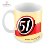 Caneca personalizada com estampa '51 : Uma Boa Idade', ideal para comemorar os 51 anos com estilo e humor