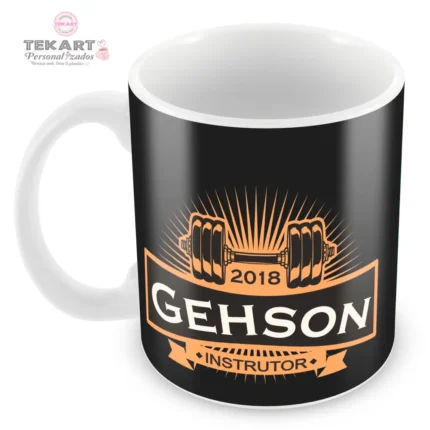 Caneca temática para professor de academia com ilustração motivacional e design esportivo e com o nome dele.