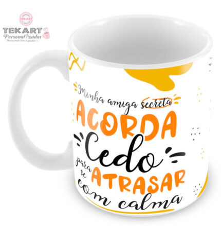 Caneca Amigo Oculto Divertido - Minha amiga secreta acorda cedo para se atrasar com calma
