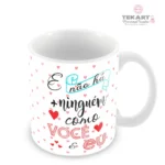 Caneca romântica lado esquerdo com frase E Não Há Ninguém Como Você e Eu e detalhes em corações