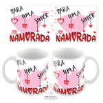 caneca Para Uma Super Namorada com corações, detalhes delicados e mensagem romântica.